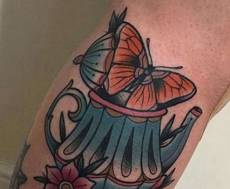 New School小腿茶壶蝴蝶纹身图案