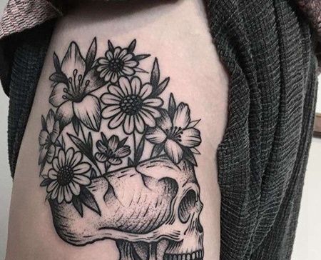 New School大腿骷髅花卉纹身图案