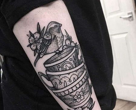 New School小臂茶杯鸟纹身图案