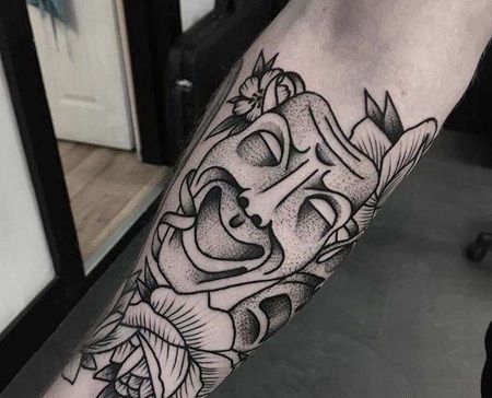 Old School小臂面具玫瑰纹身图案