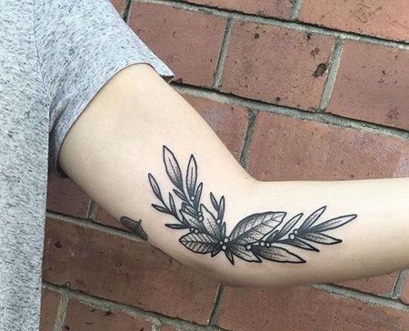 Old School胳膊叶子纹身图案
