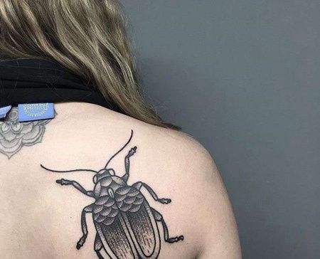 Old School后背甲虫纹身图案