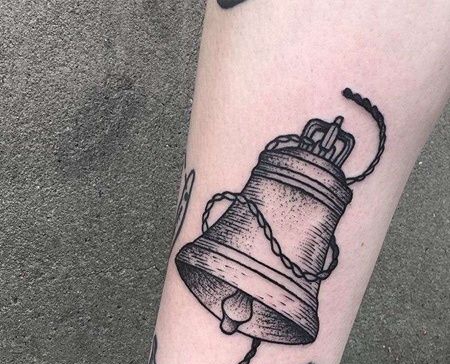 Old School小臂钟纹身图案