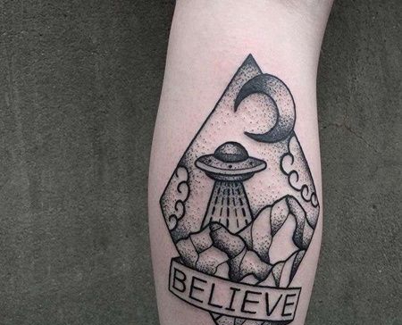 Old School小臂山飞碟纹身图案