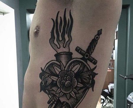 Old School侧腰心纹身图案