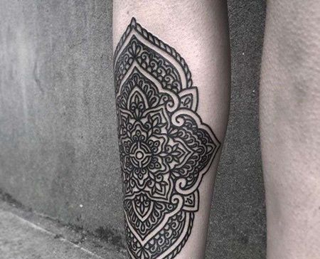 几何小腿花卉纹身图案