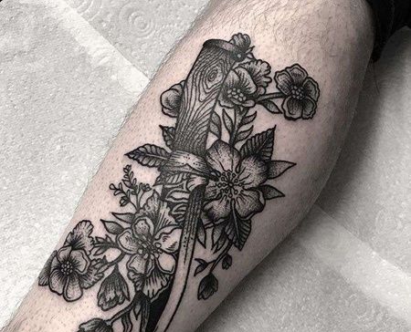 New School小腿花卉匕首纹身图案