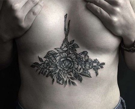 New School胸下花卉纹身图案