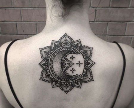 几何后背太阳月亮纹身图案