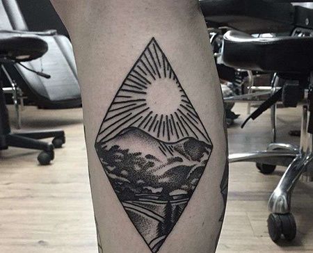 Old School小腿太阳山纹身图案