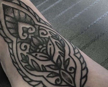 几何脚背花卉纹身图案