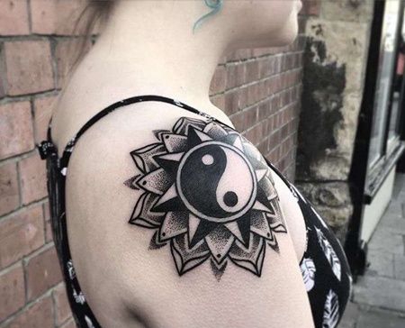 几何大臂繁花太极纹身图案