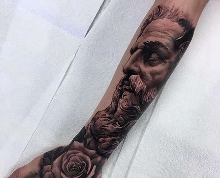 写实小臂手背西方雕像玫瑰纹身图案
