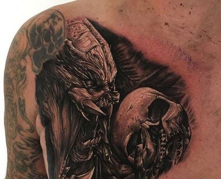 写实前胸异性纹身图案