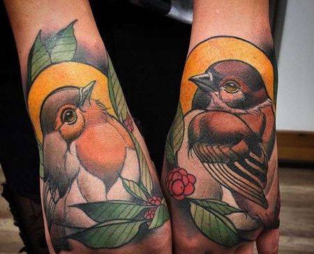 New School手背鸟纹身图案