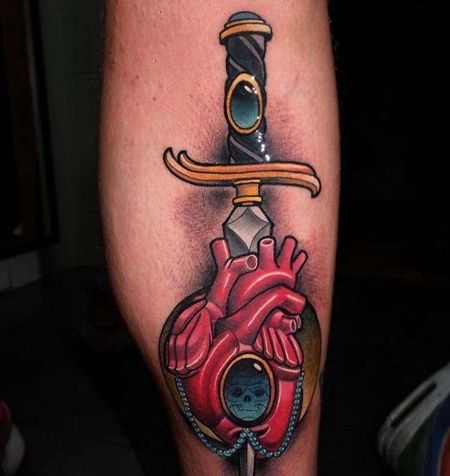 New School小腿匕首心脏纹身图案
