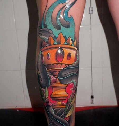 New School小腿火炬蛇纹身图案