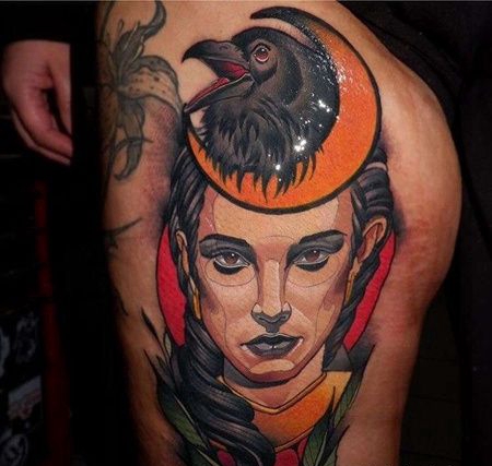 New School大腿女人乌鸦纹身图案