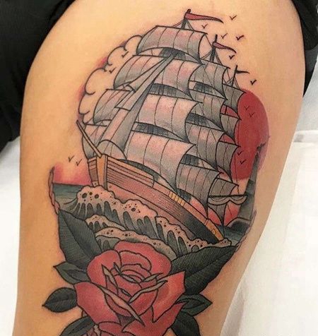 Old School大腿帆船玫瑰纹身图案