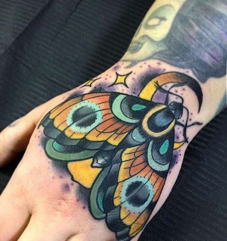 新传统手背蝴蝶纹身图案