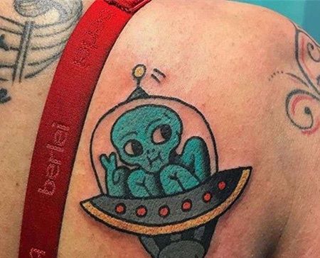 Old School后背外星人纹身图案