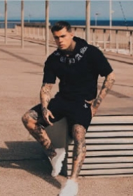 帅气的9张纹身男模特纹身帅哥图片