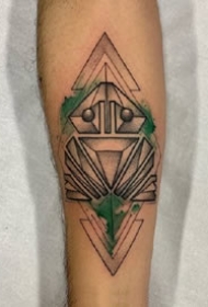 一组设计感十足的点刺手臂纹身