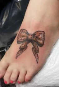 脚背纹身 适合女生脚背的9款小清新纹身图案