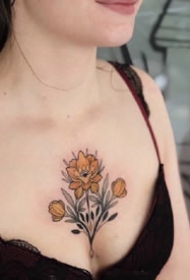 一组性感胸花纹身图案欣赏