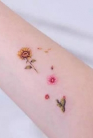 零碎清新粉嫩小花花纹身图案