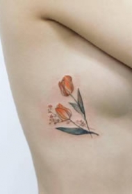 一组女生小清新花卉纹身图案