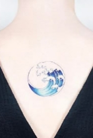 小清新的9款海浪浪花纹身图片