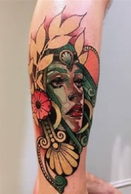 颜色鲜明的手臂纹身图案