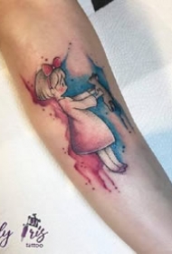 一组手臂水彩风纹身图案