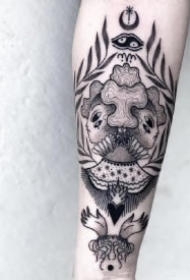 old school清新哥特风的9款黑灰纹身作品