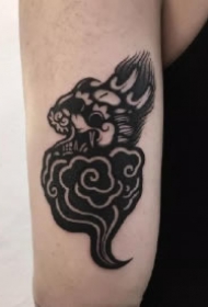 黑色祥云纹身 黑色的9款云朵纹身图案