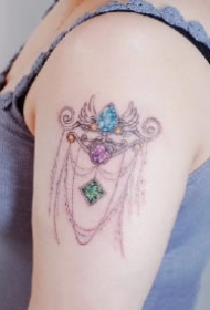 彰显女性魅力的9款宝石纹身图案