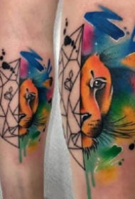 大腿部位的一组水彩泼墨纹身图片9张