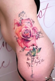 一组彩色花朵,彩色包臀纹身图案欣赏