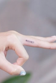 一组指间小清新的纹身图案