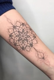 精致的一组梵花风格纹身作品图片
