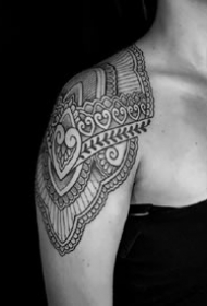 一组黑灰点刺纹身图案欣赏