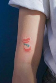 一组小清新彩色可爱纹身图案