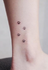 一组脚踝上的小清新纹身图案