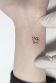 一组超迷你可爱的小纹身图案
