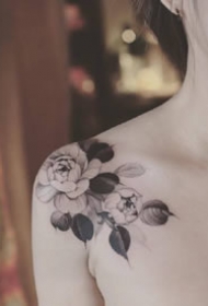 一组超美的黑灰女生素花纹身