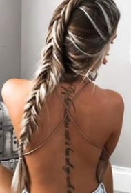 一组女生美背脊柱纹身图案欣赏