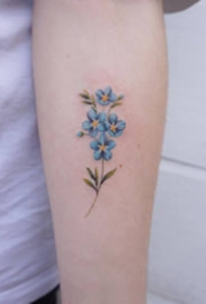 一组小清新彩色花朵纹身图案