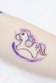 一组卡通可爱手臂纹身图案