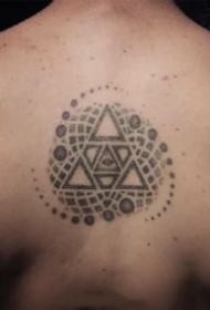 个性的一组黑灰繁花纹身作品图